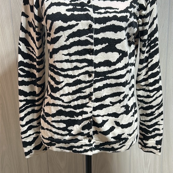 Ann Taylor LOFT Zebra print button front cardigan size Medium - Picture 3 of 12